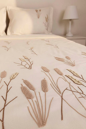 Ecru Willow Breeze Pattern Double Embroidered Bedspread Set
