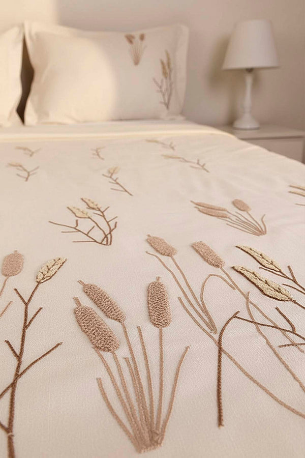 Ecru Willow Breeze Pattern Double Embroidered Bedspread Set