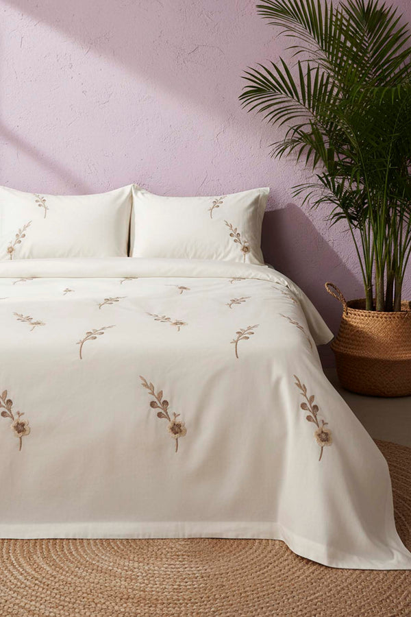 Ecru Seren Pattern Double Embroidered Bedspread Set