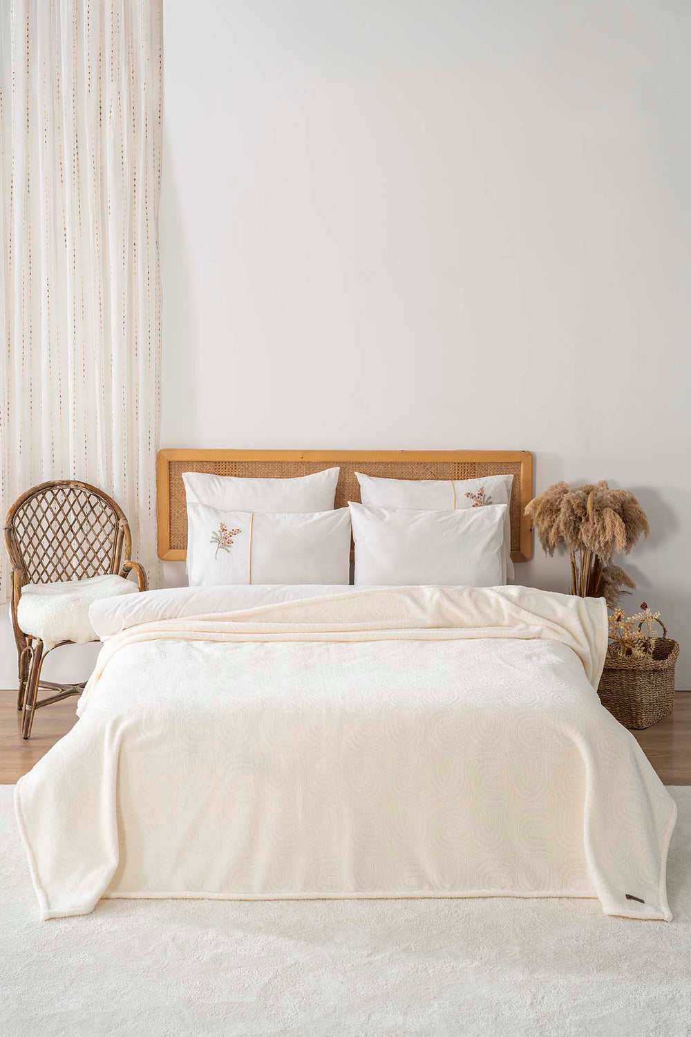 Viona Rainbow Jacquard & Tufted Bedspread – Single Piece Coverlet, Double Size, 200x230 cm