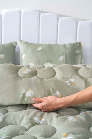 Green Daisy Double-Sided Daisy Quilted Quilt - 200x215 cm