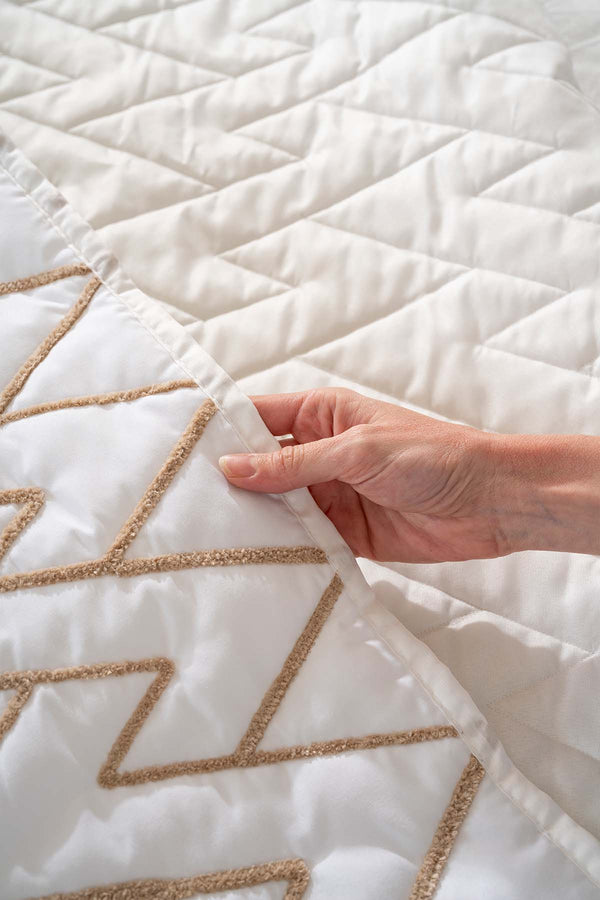 Maria Double Court Quilted Bedspread Set 3 Piece Sleeping Set