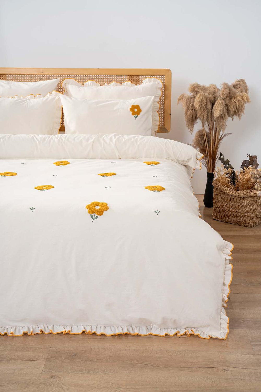 Florita Yellow Double Size Embroidered 6-Piece Duvet Cover Set – 100% Cotton